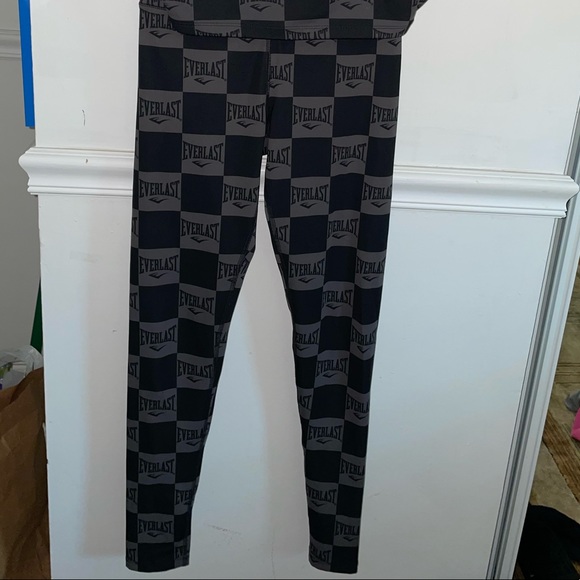 Forever 21 X EVERLAST workout set - Picture 5 of 9